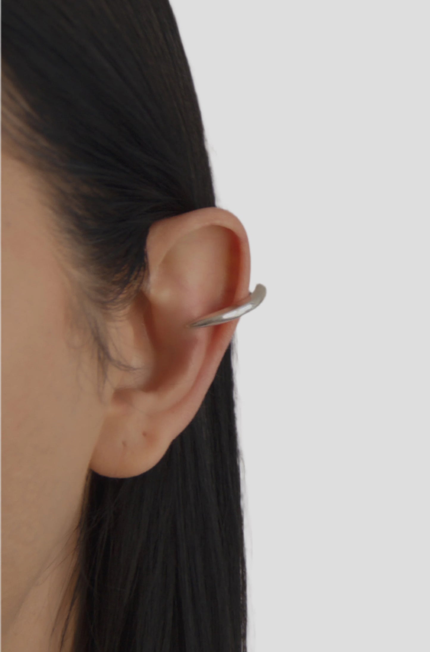 CROSSED EAR CUFF