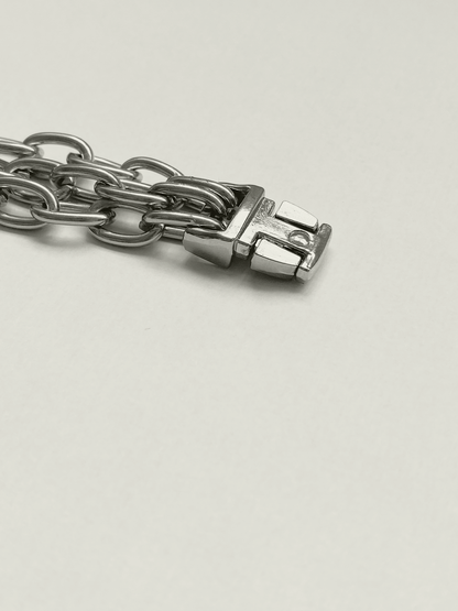 TRIPLE CHAIN NECKLACE